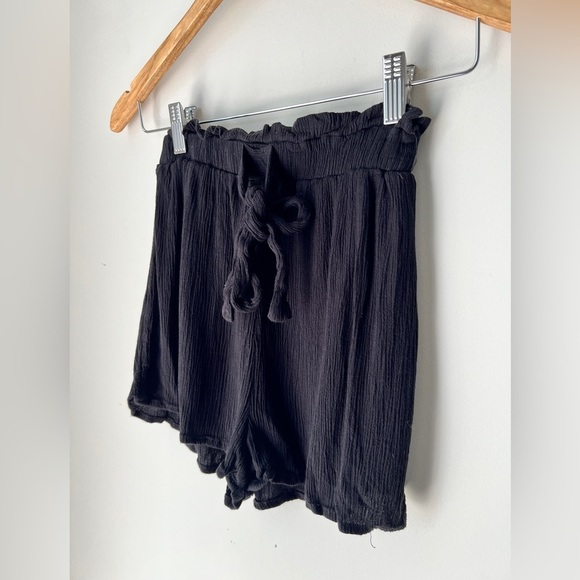 H&M Women's Black Casual Flowy Lightweight Euro Summer Vacation Shorts 2 XS - Picture 2 of 7